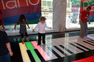 FAO-Schwarz-Keyboard